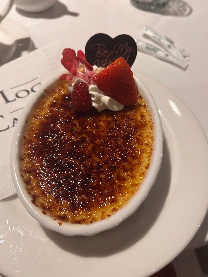 White Tablecloth Service Keeps It Classic