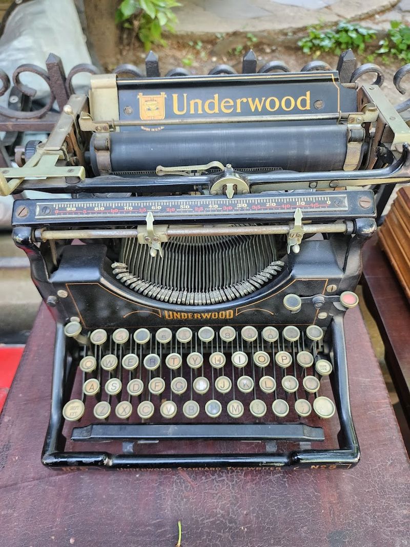 Lighting, Tools, And The Warmth That Makes Rooms Feel Lived In