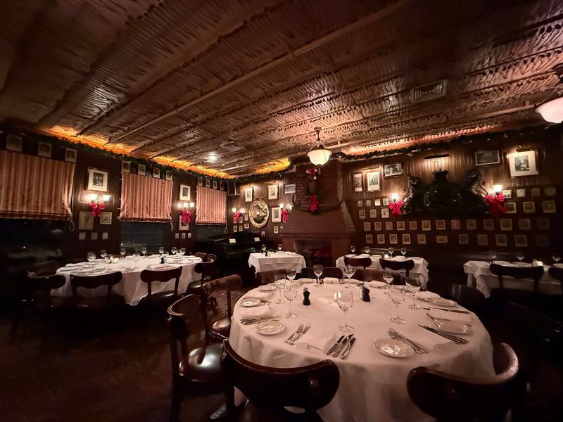 A Storied Room Where Tradition Still Breathes