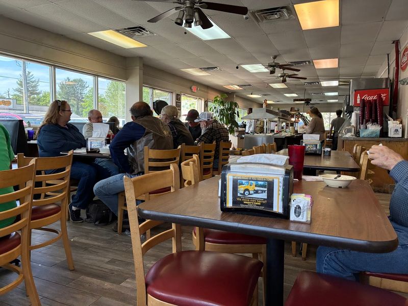 Emma’s Family Restaurant, 195 Relco Dr, Manchester, TN 37355