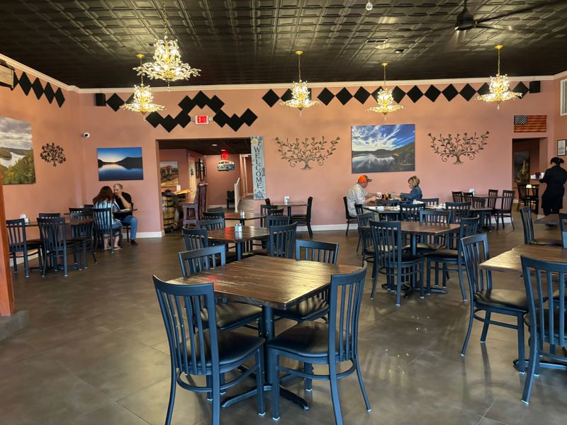 Ace’s Steak Seafood & Italian Restaurant – 110 West Walnut St, Smithville, TN 37166