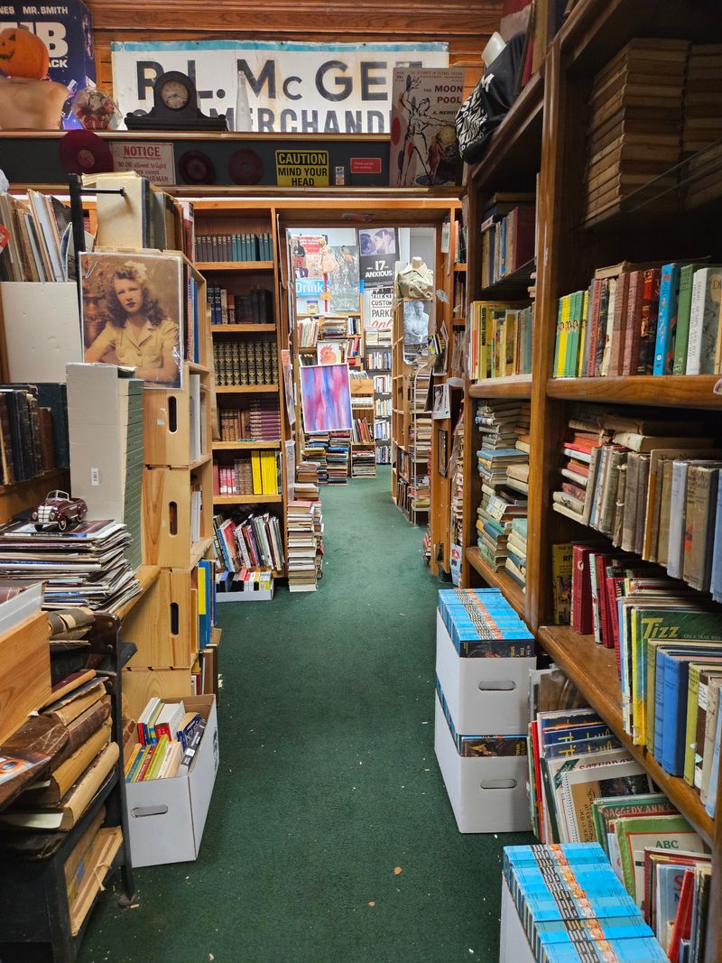 A Layout That Encourages Wandering Rather Than Quick Stops