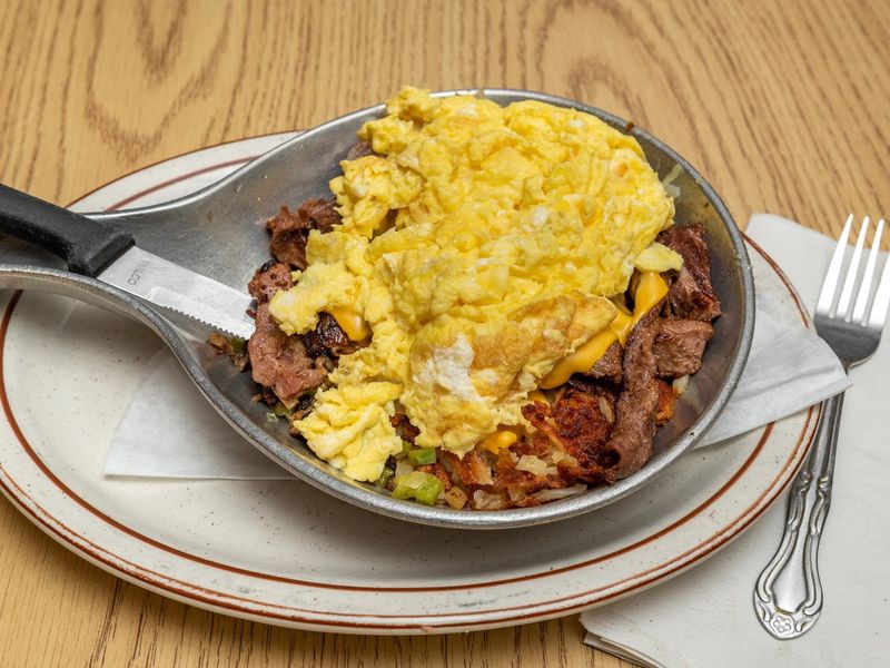 Early Morning Crowds Show Its Strong Local Popularity