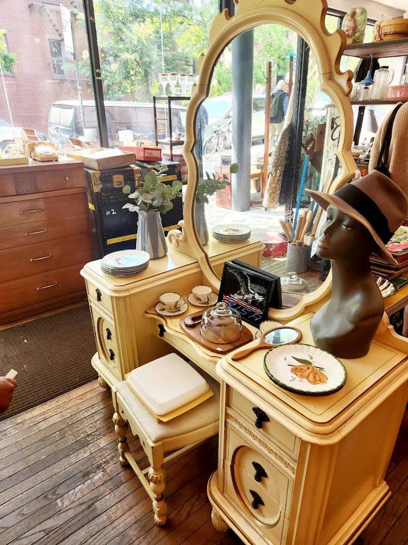 Records, Radios, And The Soundtrack That Finds You While You Browse