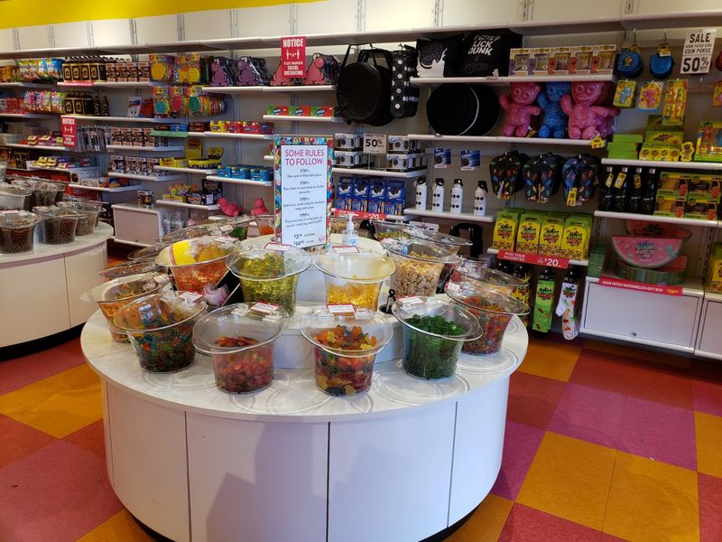 IT'SUGAR Sevierville – 1645 US-441, Sevierville