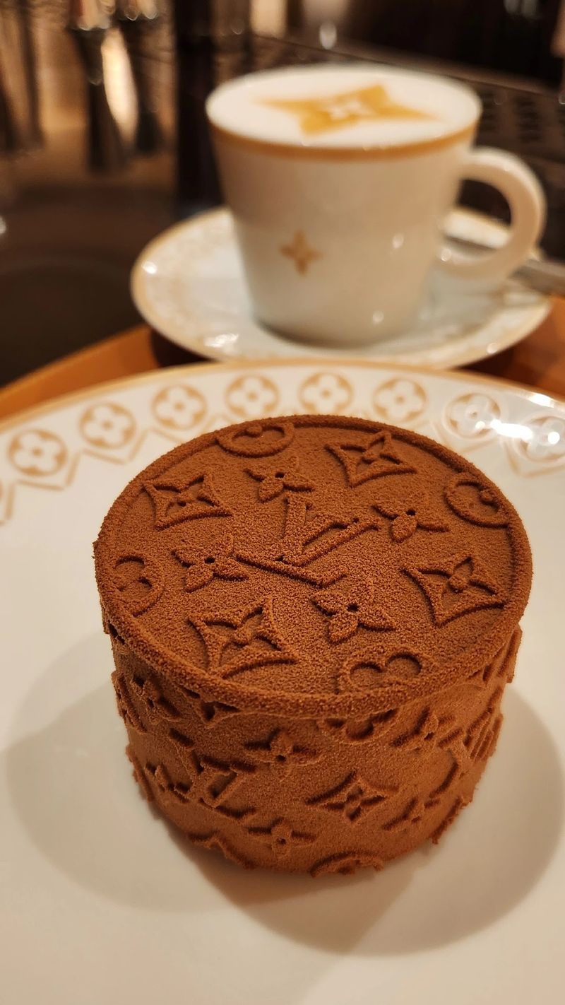 Le Café Louis Vuitton