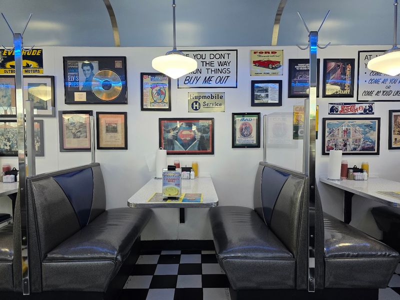 Mel's Classic Diner