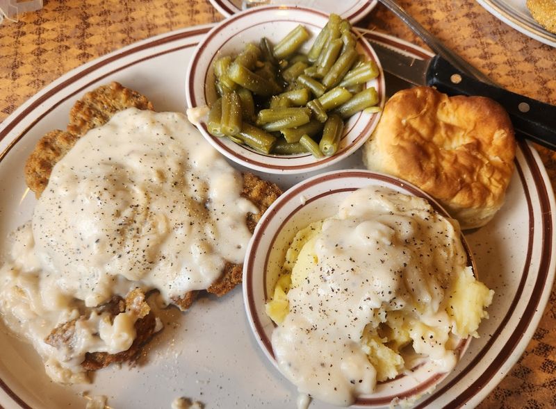 Breakfast Plates With Familiar Comfort