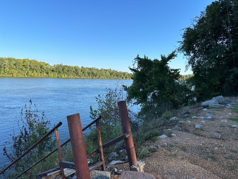 Setting The Scene Beside The Tennessee River