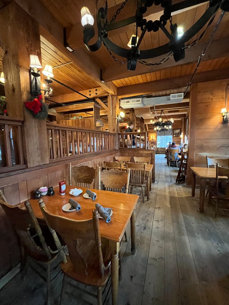 A Setting That Frames Memory