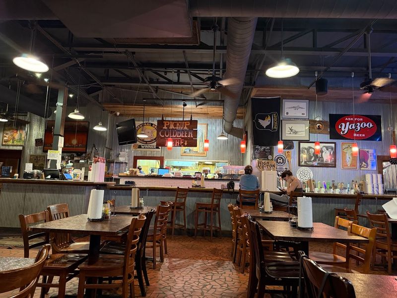 Counter-Service Style That Keeps Things Comfortable And Casual