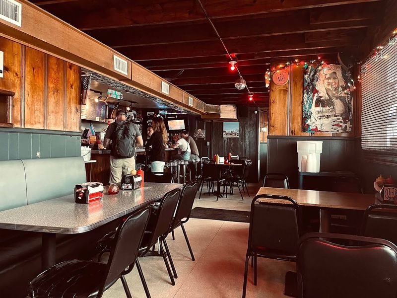 Dino’s Bar & Grill (Nashville)