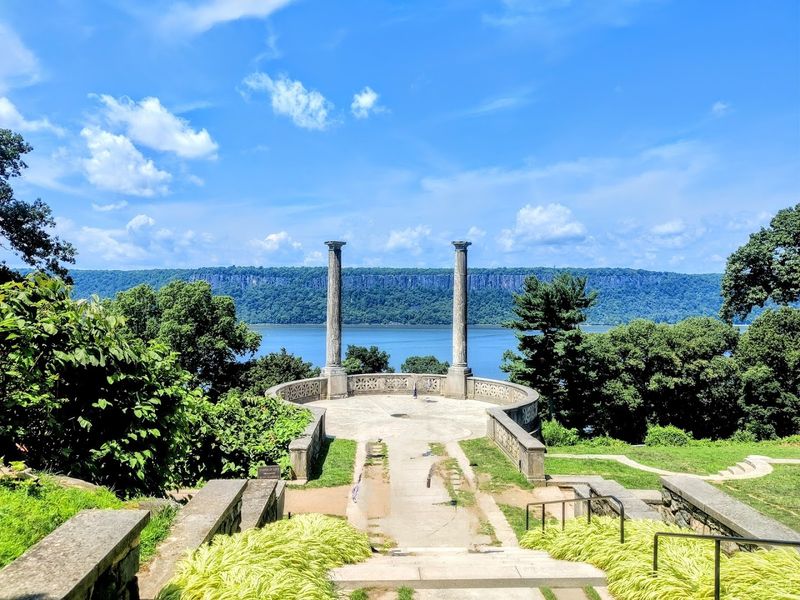 A Vista That Straightens The Day