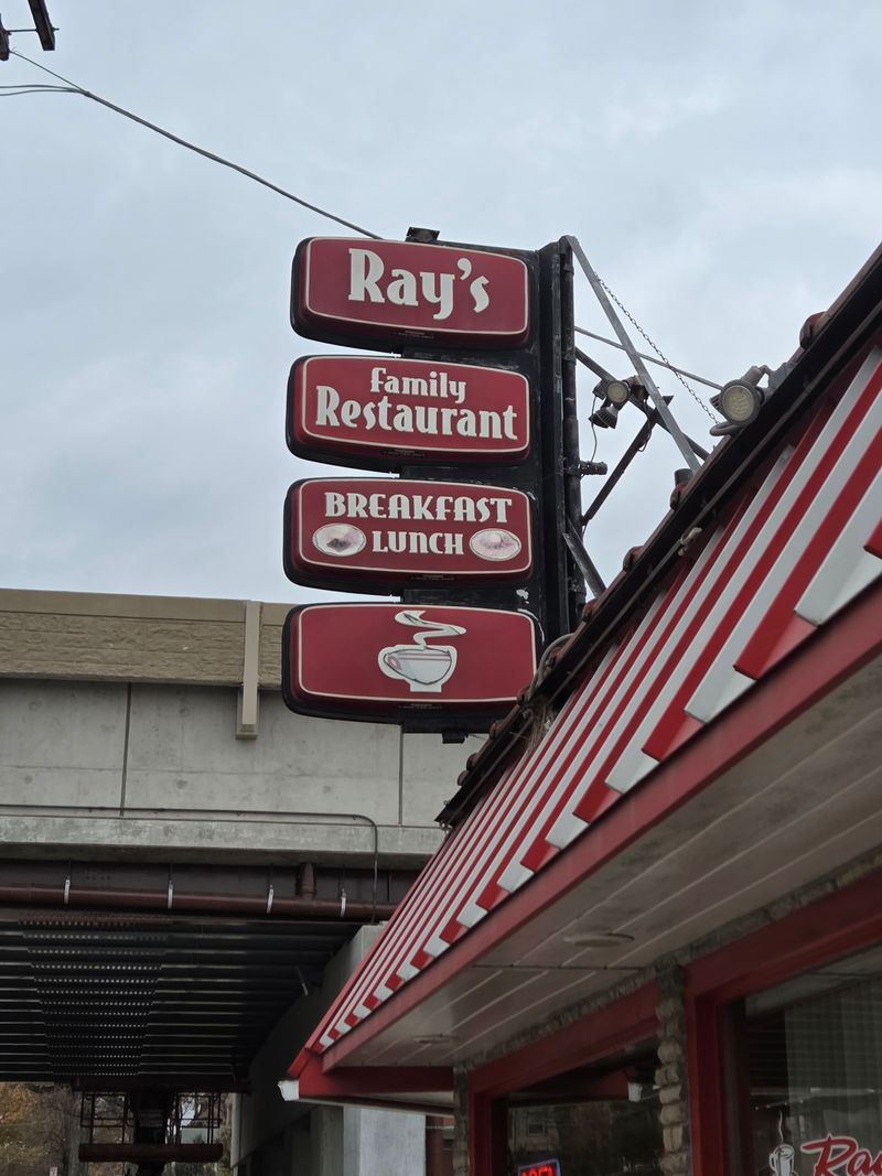 Ray's Diner Is A Favourite Breakfast Spot In Elgin