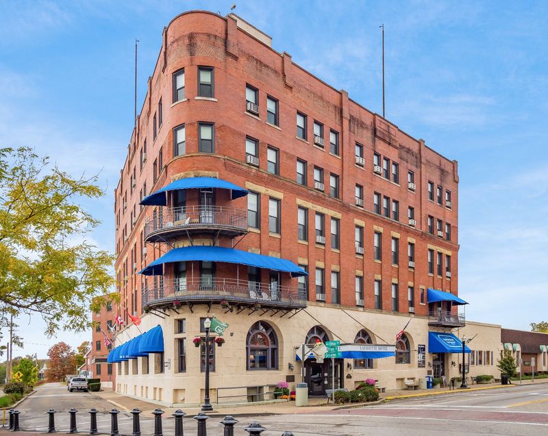 Fresh, Locally Loved Comfort Food Just Minutes From Downtown