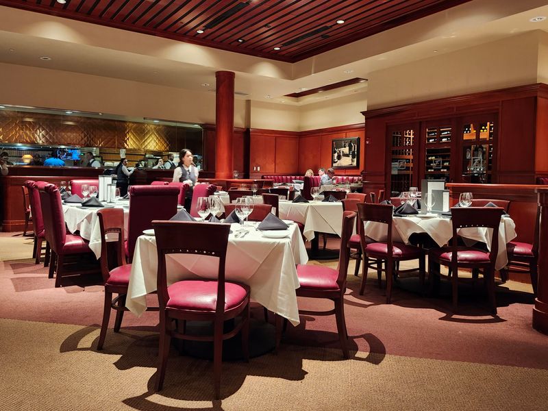 Fleming’s Prime Steakhouse (Memphis) – 5100 Poplar Ave, Memphis, TN 38137