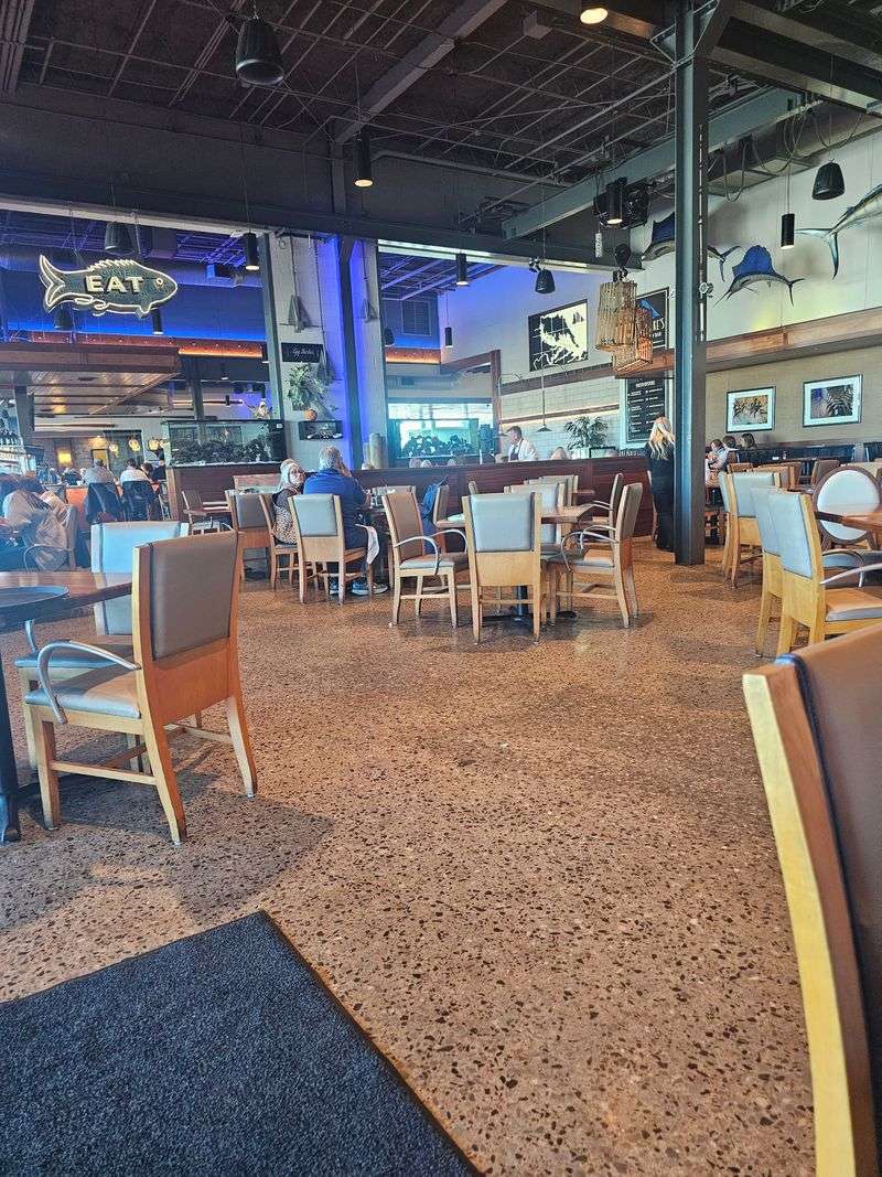 Chesapeake's – 9630 Parkside Dr, Knoxville, TN 37922