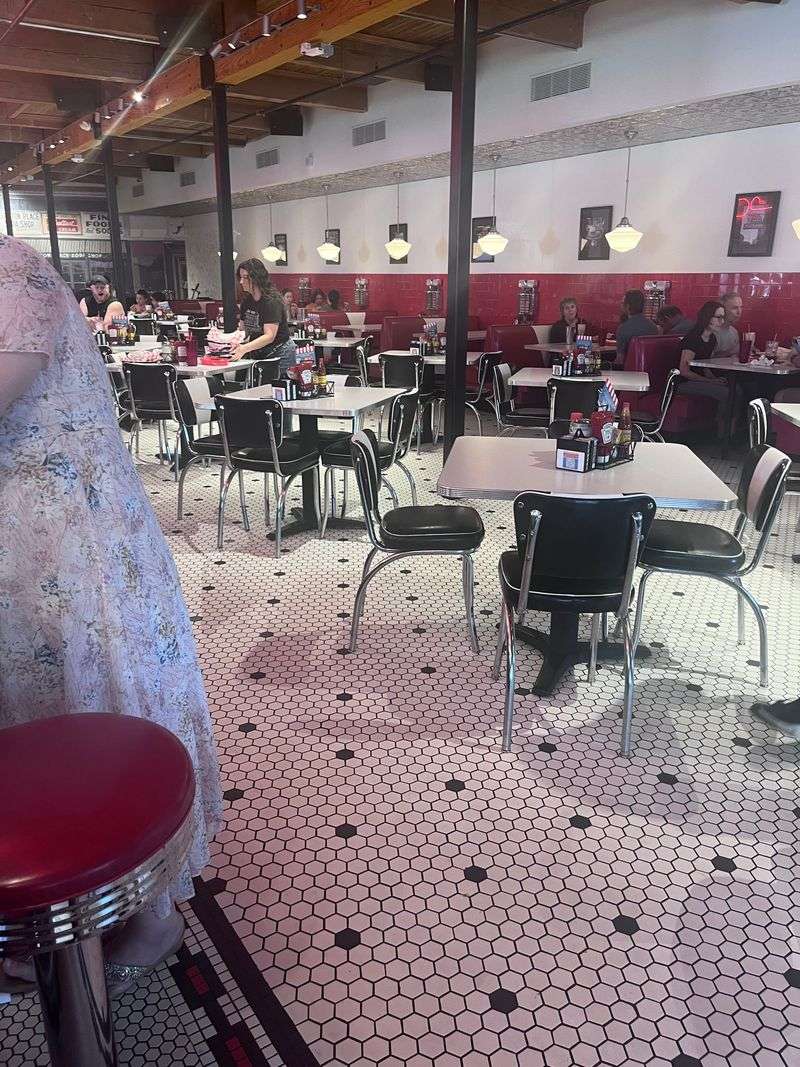 Atmosphere That Makes Time Feel Elastic