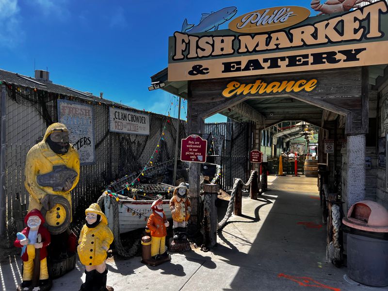 Phil's Fish Market & Eatery (Castroville)