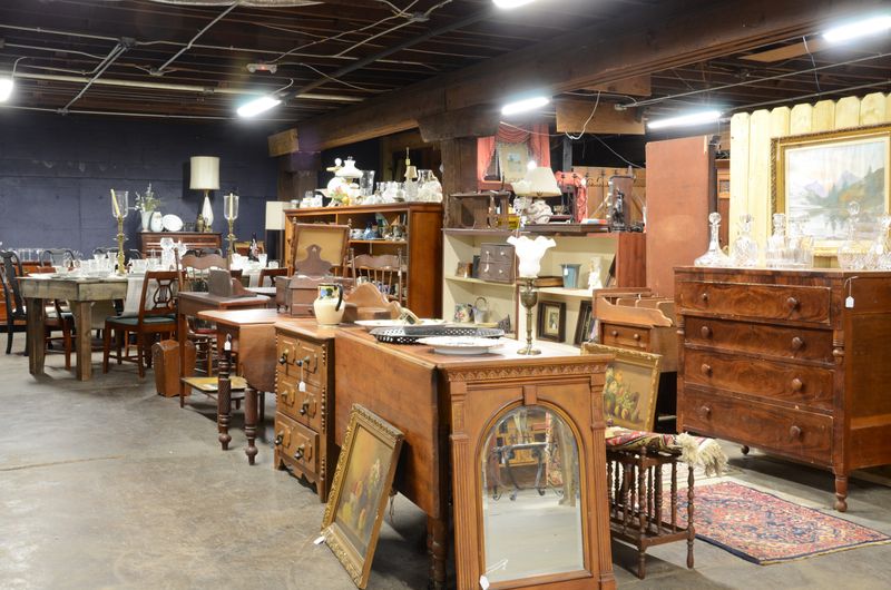 Springfield Antique Barn, 700 S Willow St, Springfield, TN 37172