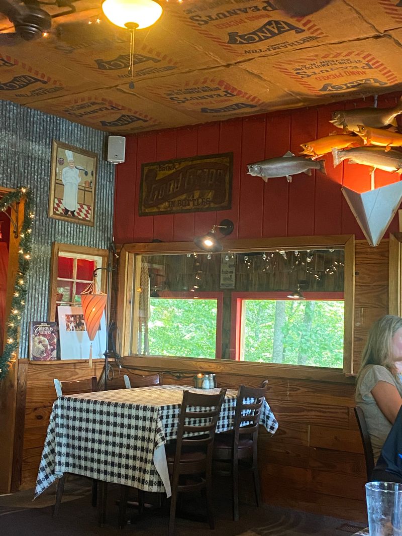 Foglight Foodhouse – 275 Power House Rd, Walling, TN 38587