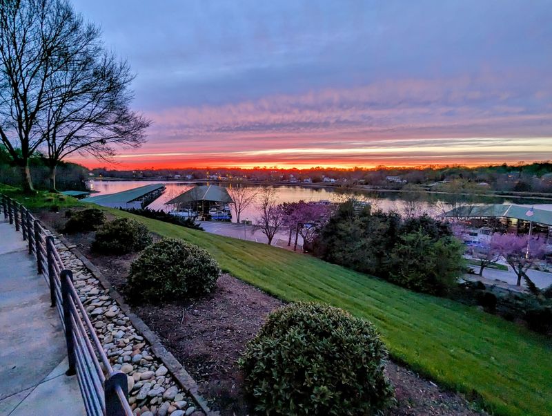 Lakeside Tavern (Concord Marina)