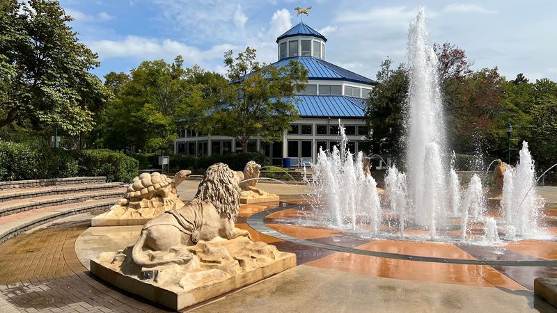 Nearby Restaurants And Shops That Extend The Experience