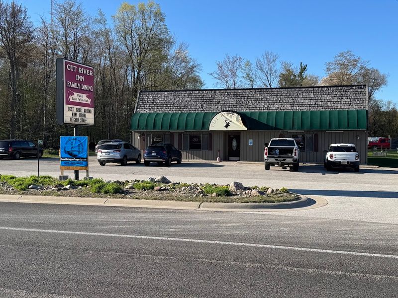 Cut River Inn (Naubinway)