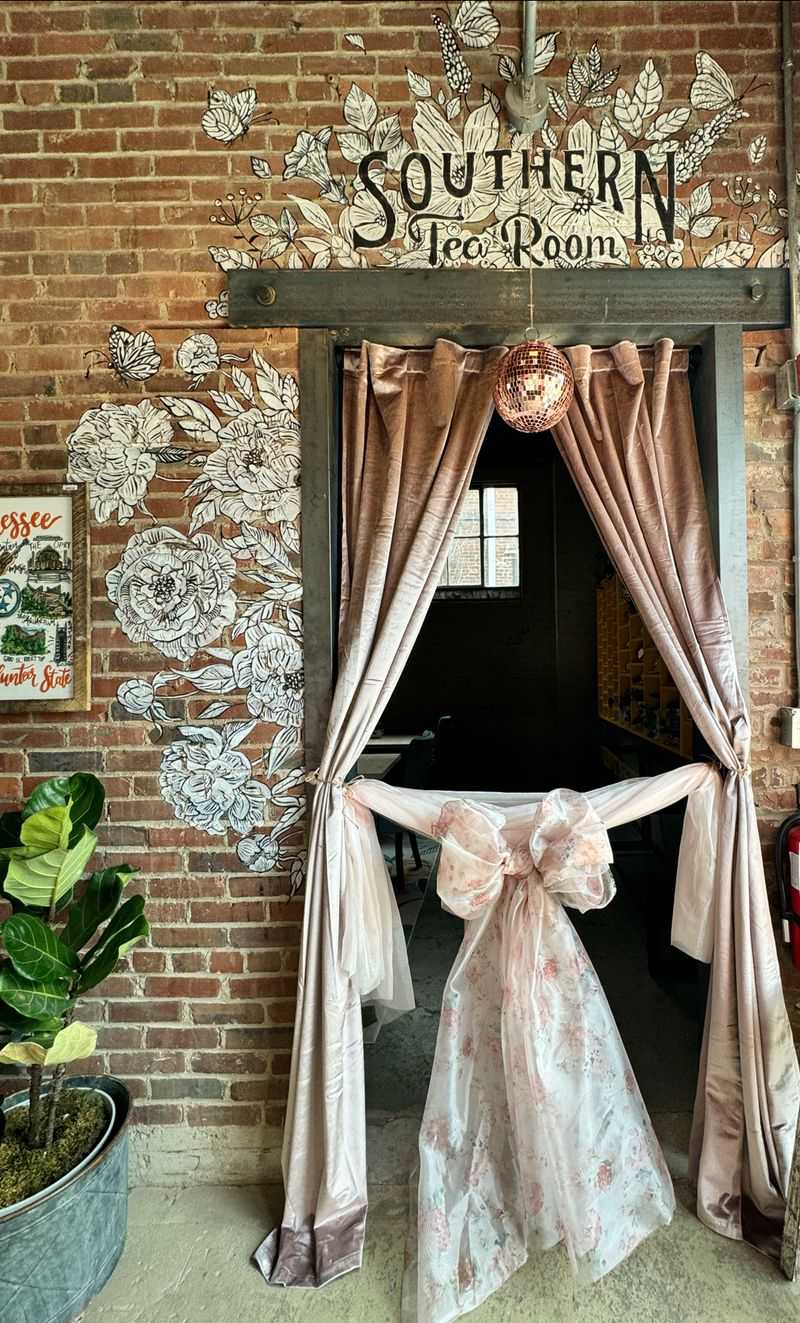 Fork Of The South Southern Tea Room, 230 Franklin Rd #8D, Franklin, TN 37064