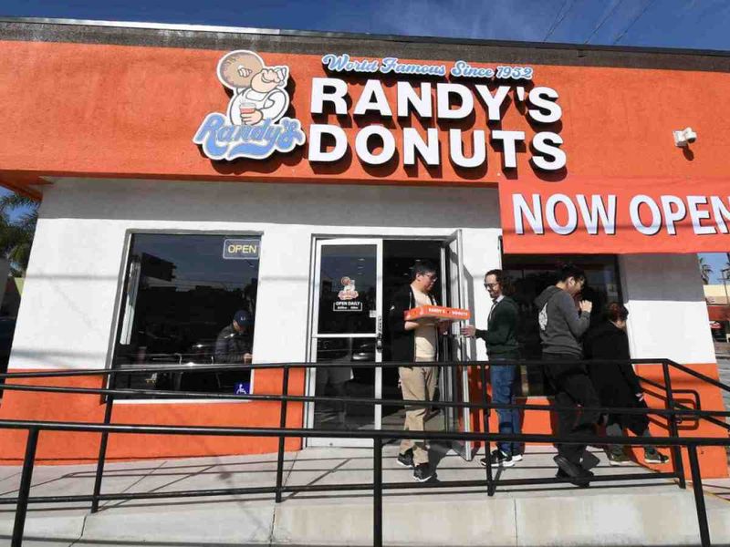 Locals And Visitors Line Up For Freshly Made Classic Donuts