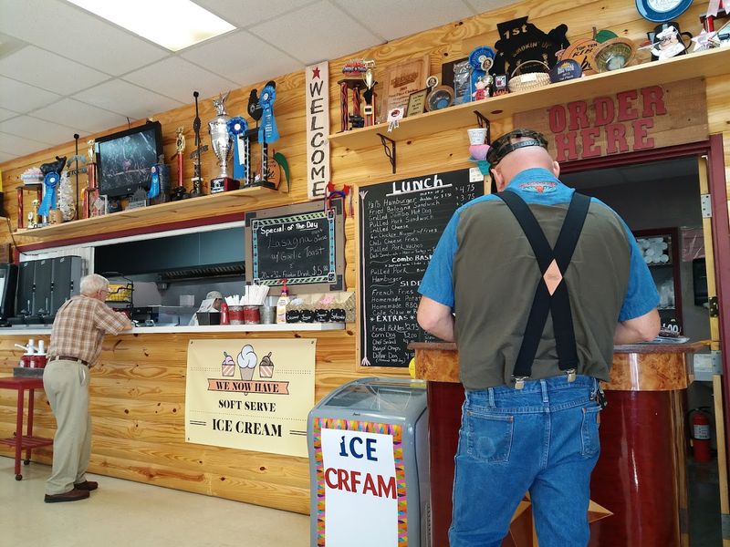 Traders Deluxe Cafe Serves Food Worth Planning Around