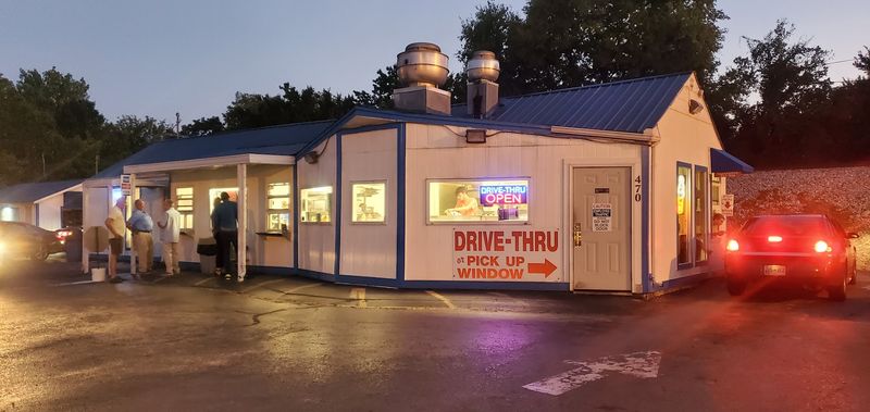 A Roadside Setup That Feels Like A Step Back In Time
