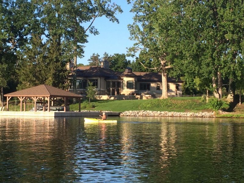 A Lakeside Rhythm That Guides The Day