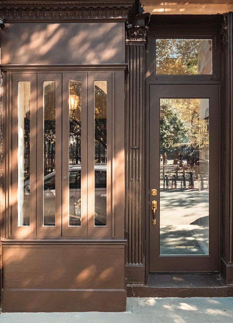 Intimate Dining That Turns Strangers Into Fellow Enthusiasts