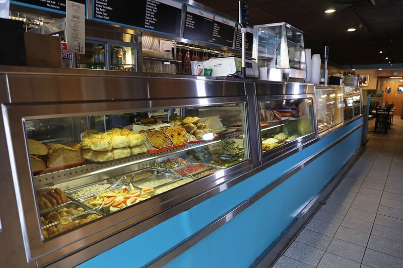 A Bronx Deli That Keeps Its Head Down And Its Standards High