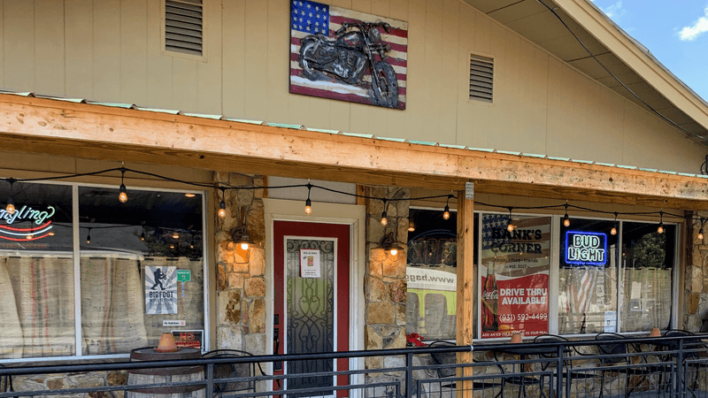 Hank's Corner Grille