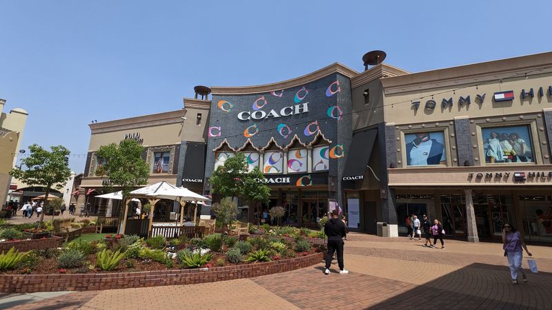 It's Surprisingly Manageable Compared To Mega Tourist Malls