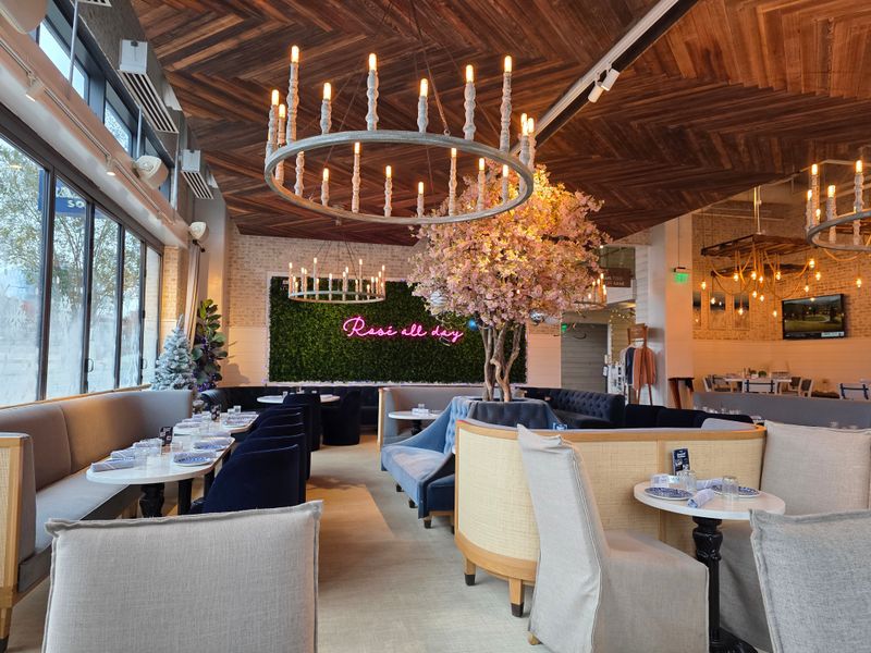 A Calm First Impression: Light, Space, And Welcome