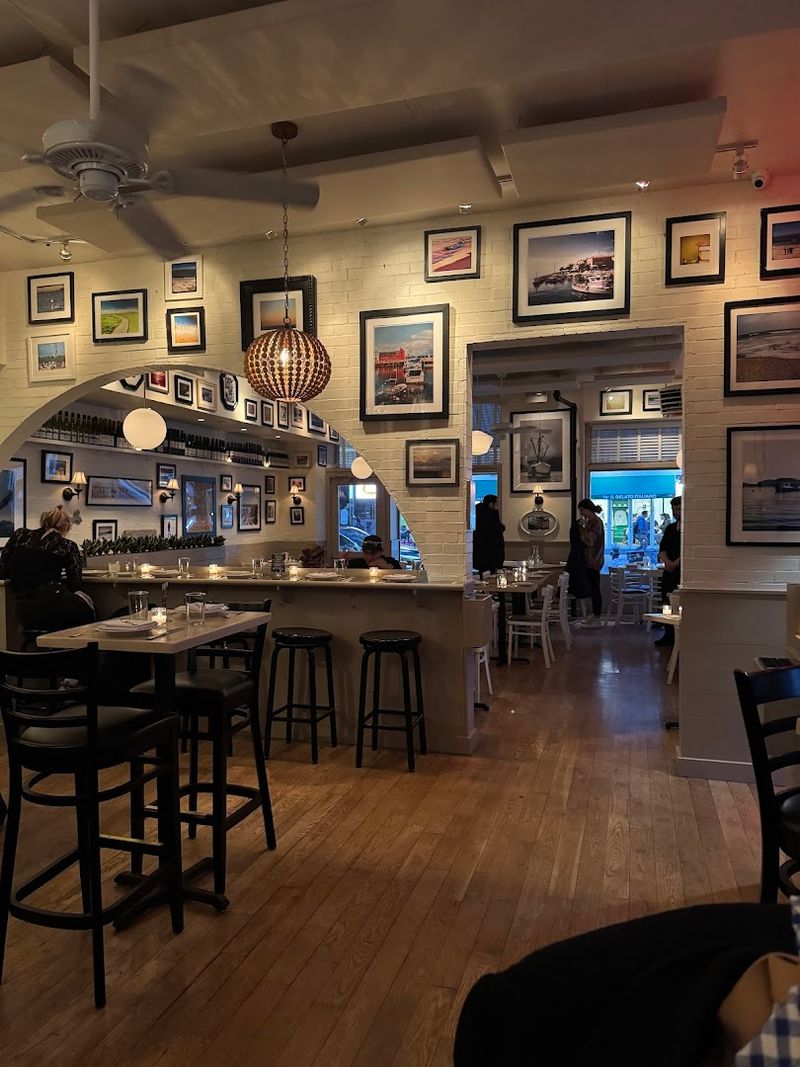 A Hidden Gem That Captures Coastal Magic In The Heart Of Manhattan