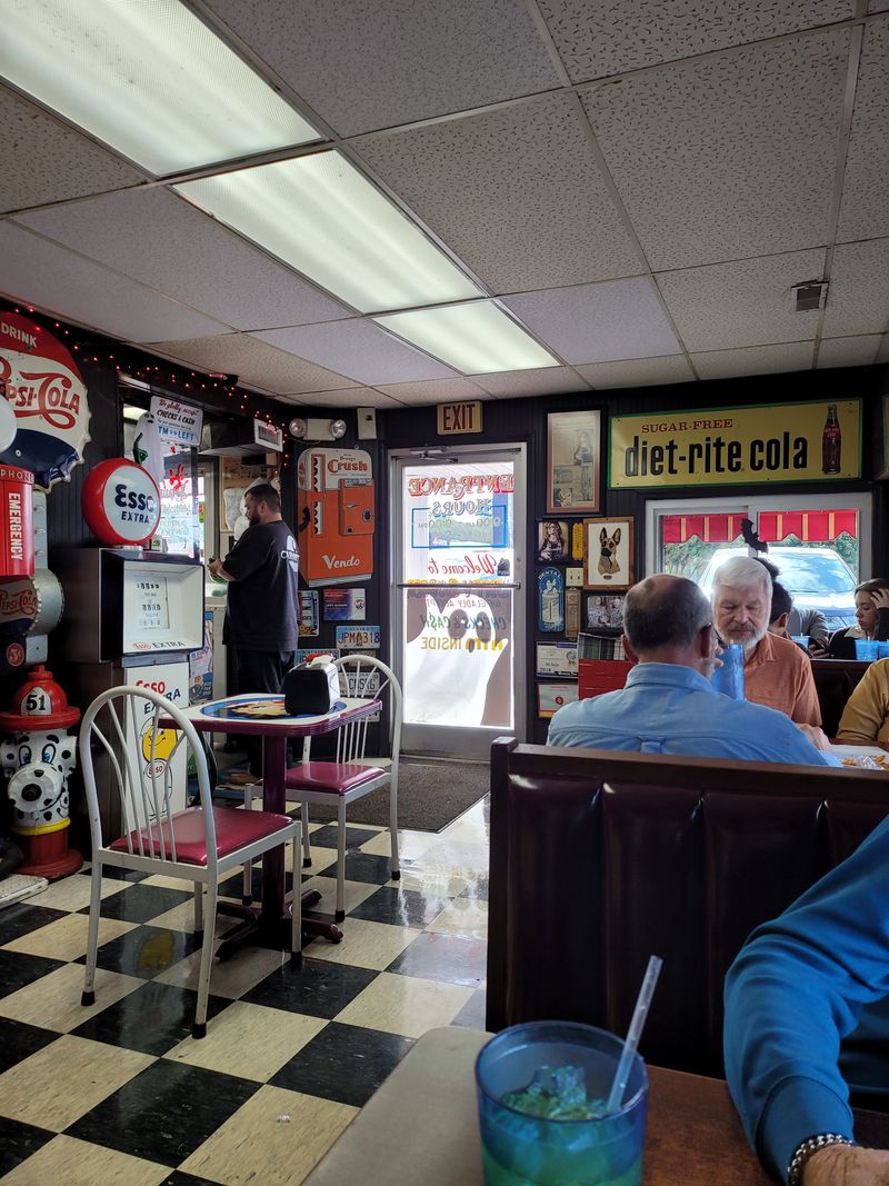 Service Rhythm And Friendly Touches