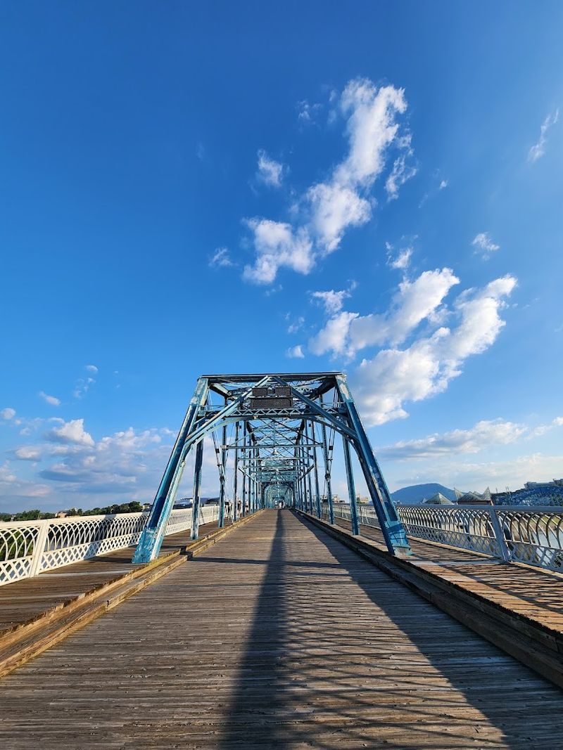 The Walnut Street Bridge And Its Remarkable Pedestrian Experience