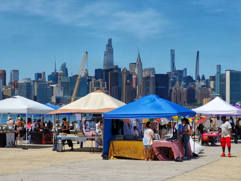 How The Layout Encourages Real Browsing