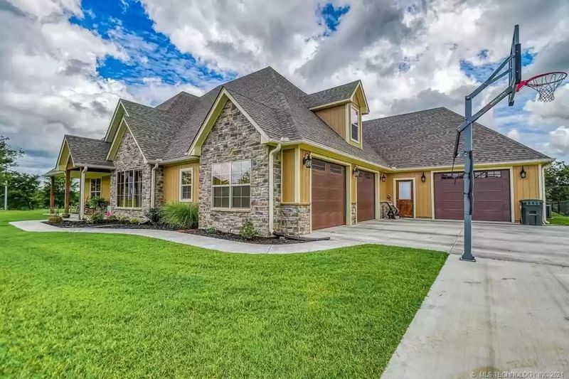 Crystal Finds And Souvenirs In Sulphur's Local Shops