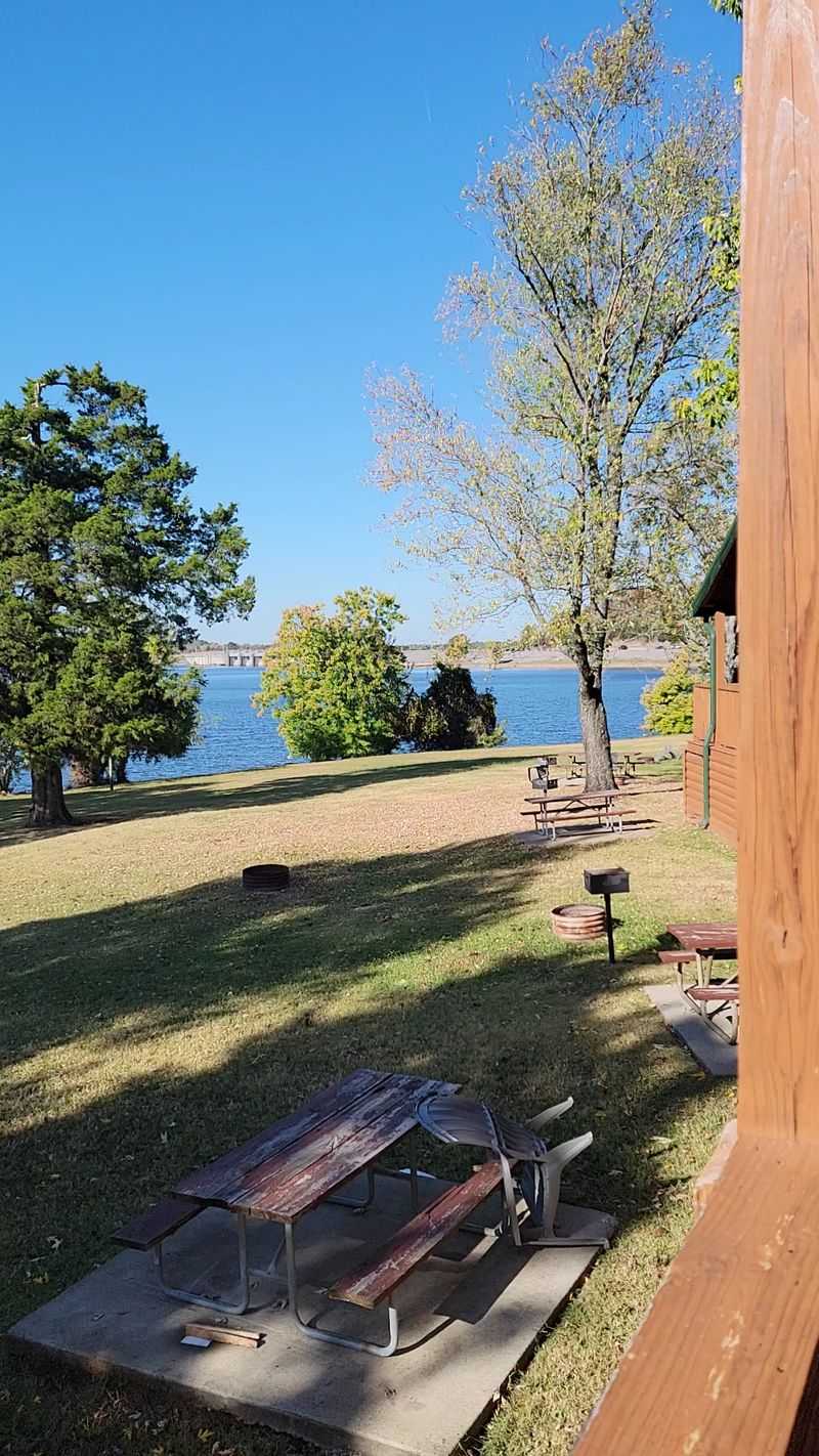 Cabins That Keep The Focus On The Lake