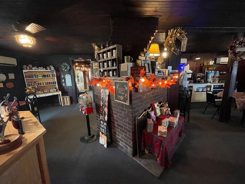 The Beacon Light Tea Room, Bon Aqua