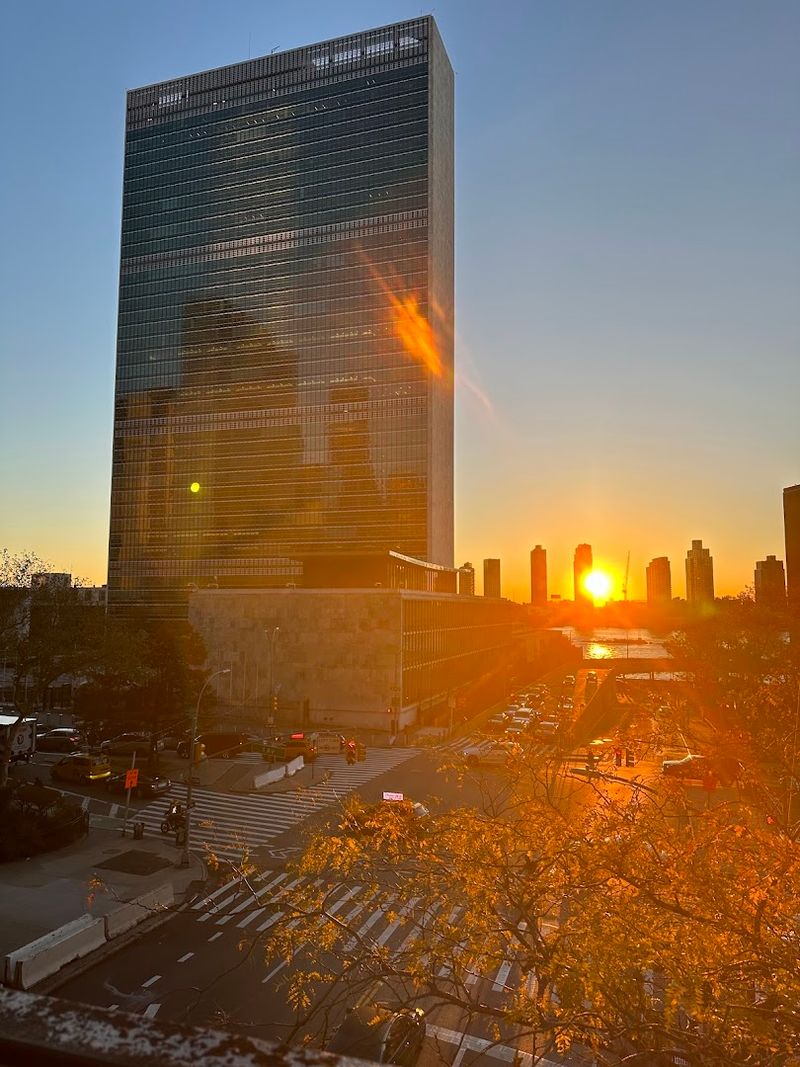 Watch Manhattanhenge