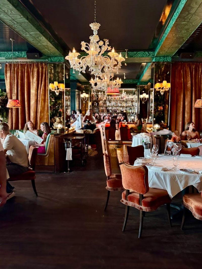 A Retro Italian Dining Room That Feels Straight Out Of The 1950s