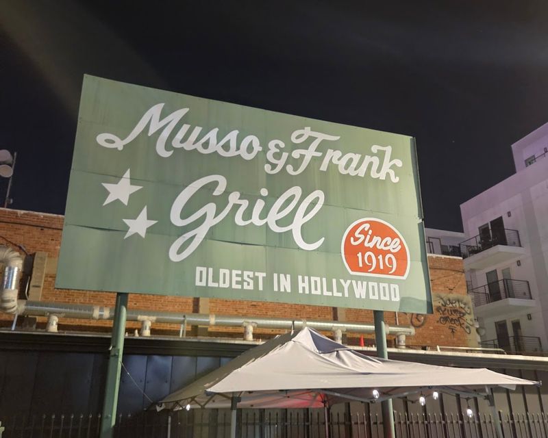 Old-Hollywood Atmosphere: Leather Booths And Classic Charm