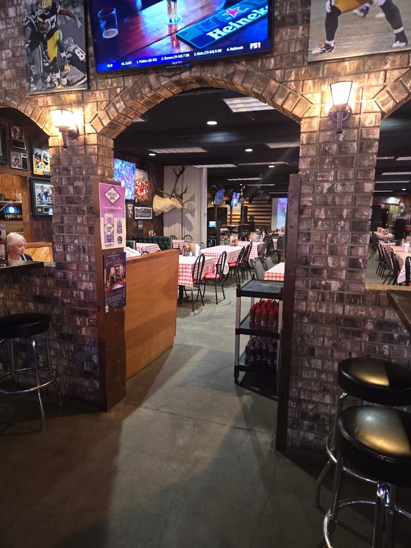 Spacious Seating Makes It Ideal For Groups And Gatherings