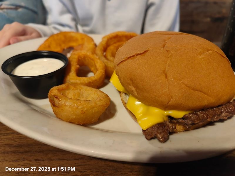 A Must-Visit Spot For Burger Lovers In Iowa